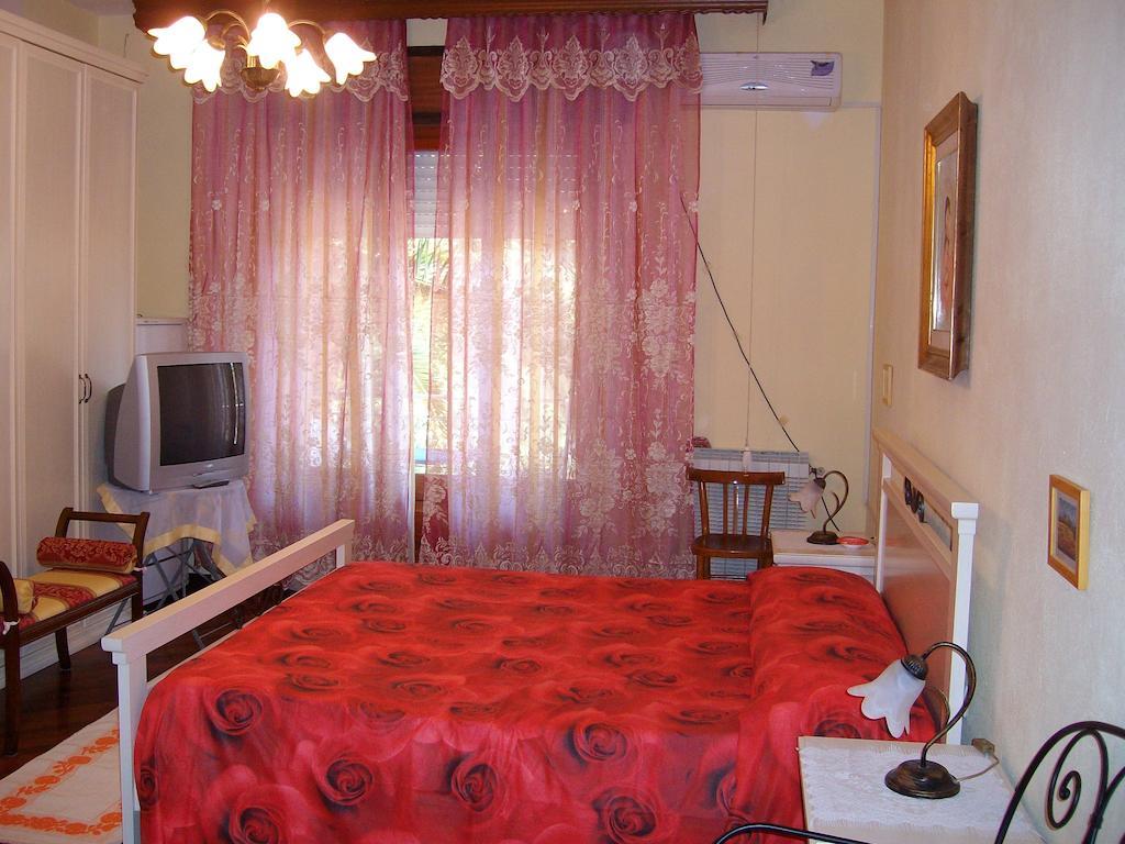 Sa Domu Sarda Casa Vacanza Piscinas Værelse billede